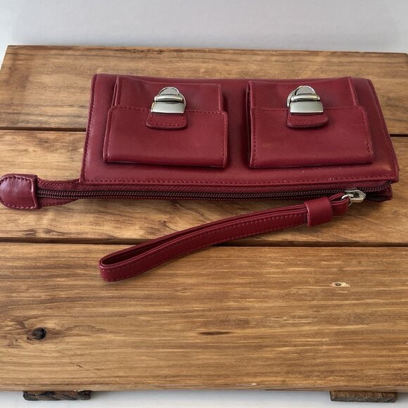 Wilson's Leather Pelle Studio Red Wristlet Wallet Credit Card Holiday Christmas - Picture 3 of 16